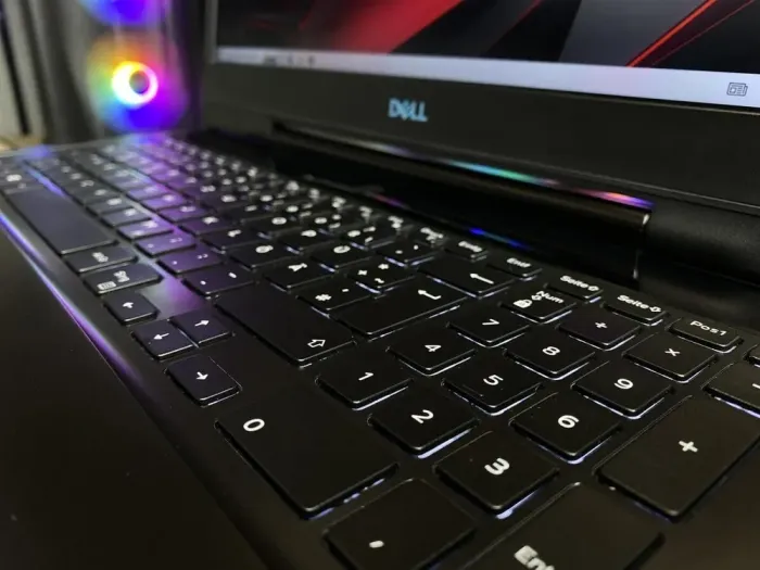 Ігровий ноутбук Dell Inspiron G7 7790 / 17.3" (1920x1080) IPS / Intel Core i5-9300H (4 (8) ядра по 2.4 - 4.1 GHz) / 32 GB DDR4 / 120 GB SSD + 1000 GB HDD / nVidia GeForce RTX 2060, 6 GB GDDR6, 192-bit / WebCam б/в - зображення 3