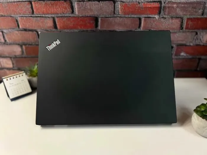 Ноутбук Lenovo ThinkPad T495 / 14" (1366x768) TN / AMD Ryzen 5 Pro 3500U (4 (8) ядра по 2.1 - 3.7 GHz) / 16 GB DDR4 / 256 GB SSD / AMD Radeon RX Vega 8 Graphics / WebCam / Win 10 Pro б/в - зображення 8