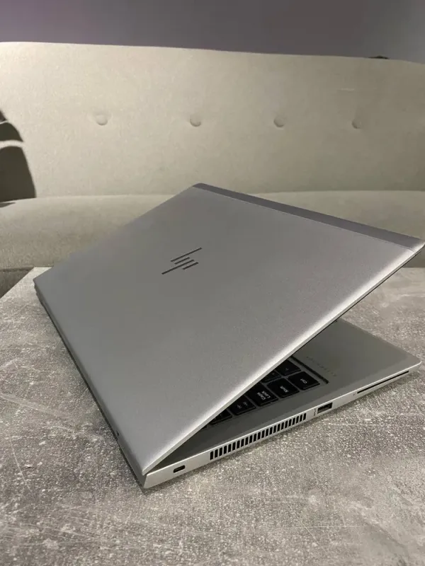 Ультрабук HP EliteBook 840 G5 / 14" (1920x1080) IPS / Intel Core i5-8250U (4 (8) ядра по 1.6 - 3.4 GHz) / 8 GB DDR4 / 256 GB SSD M.2 / Intel HD Graphics 620 / WebCam / Win 10 б/в - зображення 5