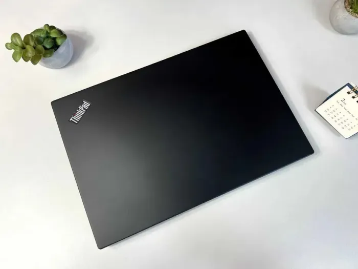 Ультрабук Lenovo ThinkPad T14s Gen 1 / 14" (1920x1080) IPS / Intel Core i5-10210U (4 (8) ядра по 1.6 - 4.2 GHz) / 16 GB DDR4 / 512 GB SSD M.2 / Intel UHD Graphics / WebCam б/в - зображення 7