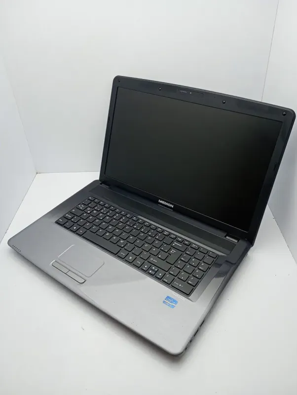 Ноутбук Acer Medion E7222 / 17.3" (1600x900) TN / Intel Core i3-2370M (2 (4) ядра по 2.4 GHz) / 6 GB DDR3 / 750 GB HDD / Intel HD Graphics 3000 / WebCam б/в - зображення 3