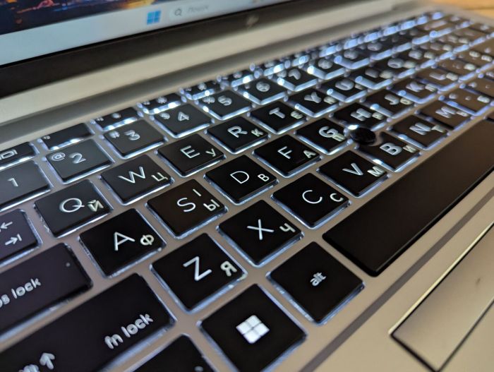 Ультрабук HP EliteBook 840 G8 / 14" (1920x1080) IPS / Intel Core i7-1185G7 (4 (8) ядра по 3.0 - 4.8 GHz) / 16 GB DDR4 / 512 GB SSD / Intel Iris Xe Graphics / WebCam / Fingerprint / Windows 11 б/в - зображення 6