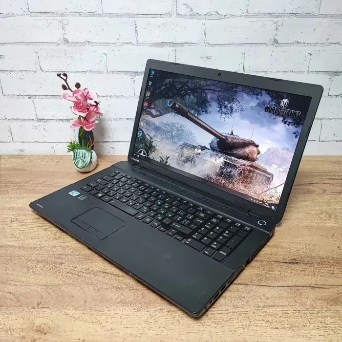 Ноутбук Toshiba Satellite C70-A-15G / 17.3" (1600x900) TN / Intel Core i3-3110M (2 (4) ядра по 2.4 GHz) / 8 GB DDR3 / 128 GB SSD / Intel HD Graphics 4000 / WebCam б/в - зображення 4