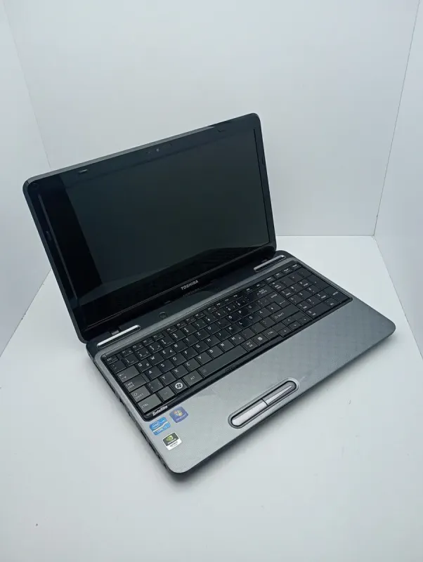 Ноутбук Toshiba Satellite / 15.6" (1366x768) TN / Intel Core i5-2410M (2 (4) ядра по 2.3 - 2.9 GHz) / 8 GB DDR3 / 500 GB HDD / nVidia GeForce GT 525M, 2 GB DDR3, 64-bit / WebCam б/в - зображення 2