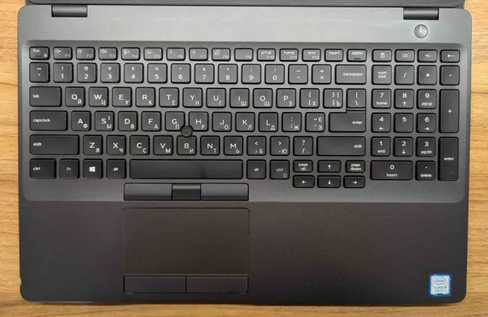 Ультрабук Б-клас Dell Latitude 5500 / 15.6" (1920x1080) IPS / Intel Core i5-8265U (4 (8) ядра по 1.6 - 3.9 GHz) / 8 GB DDR4 / 256 GB SSD / Intel UHD Graphics 620 / WebCam / Windows 10 б/в - зображення 4