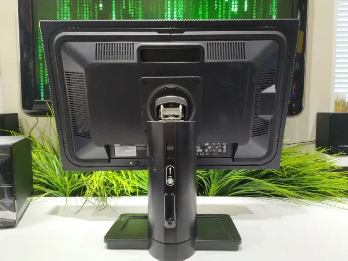 Монітор HP LP2275w / 22" (1680x1050) TN / DVI, DisplayPort, USB 2.0 / VESA 100x100 б/в - зображення 4