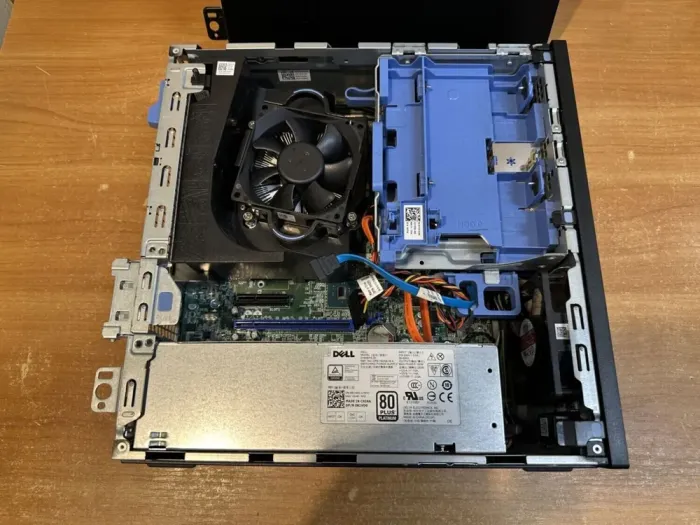 Комп'ютер Dell OptiPlex 7040 SFF / Intel Core i5-6500 (4 ядра по 3.2 -3.6 GHz) / 16 GB DDR4 / 500 GB SSD / Intel HD Graphics 530 / 180W / DVD-RW / DisplayPort / HDMI б/в - зображення 6