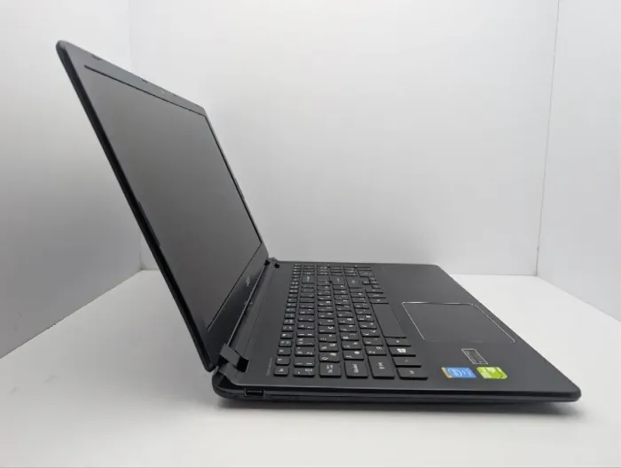 Ноутбук Acer Aspire V5-573G / 15.6" (1600x900) TN / Intel Core i5-4200U (2 (4) ядра по 1.6 - 2.6 GHz) / 8 GB DDR3 / 1000 GB HDD / nVidia GeForce GT 750M, 2 GB GDDR5, 128-bit / WebCam / Без АКБ б/в - зображення 4