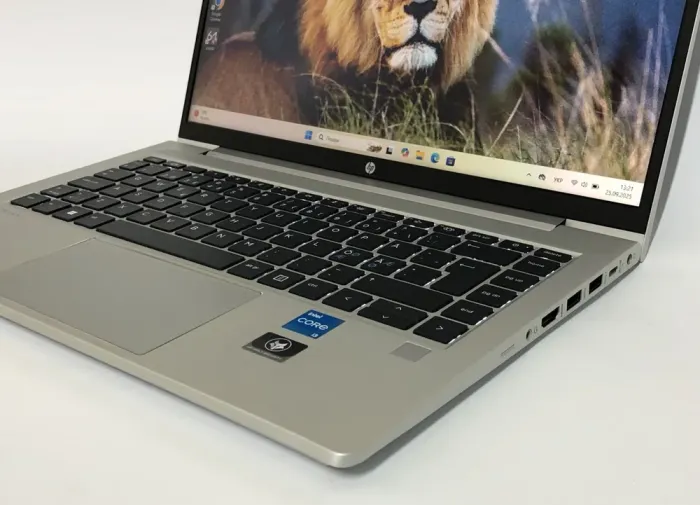 Ультрабук HP ProBook 440 G9 / 14" (1366x768) TN / Intel Core i3-1215U (6 (8) ядер по 1.2 - 4.4 GHz) / 8 GB DDR4 / 128 GB SSD / Intel UHD Graphics / WebCam / Win 11 Pro б/в - зображення 9