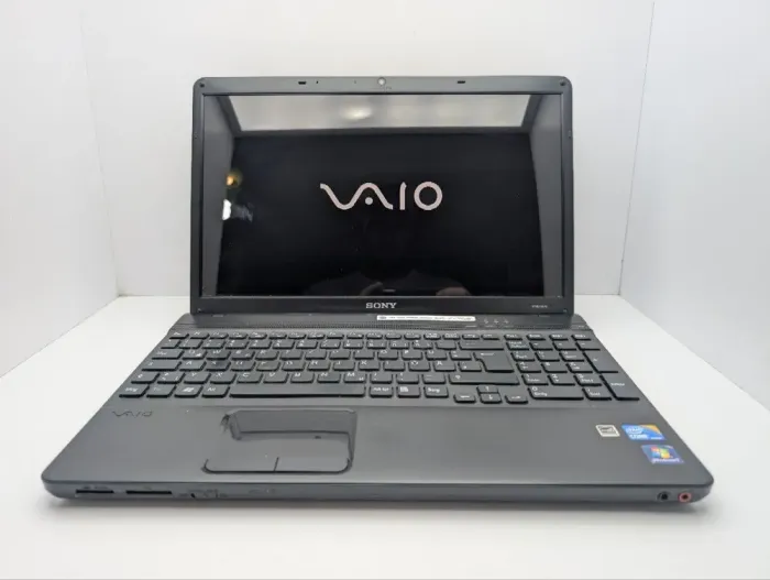 Ноутбук Sony VPC-EB4L1E / 15.6" (1366x768) TN / Intel Core i3-380M (2 ядра по 2.5 GHz) / 6 GB DDR3 / 750 GB HDD / Intel HD Graphics / WebCam / DVD-ROM б/в - зображення 3