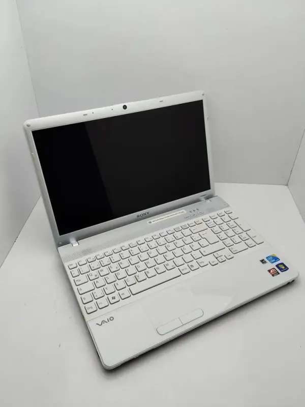 Ноутбук Sony VPC156 / 15.6" (1366x768) TN / Intel Core i3-350M (2 (4) ядра по 2.26 GHz) / 6 GB DDR3 / 320 GB HDD / AMD Mobility Radeon HD 5000 / WebCam б/в - зображення 3