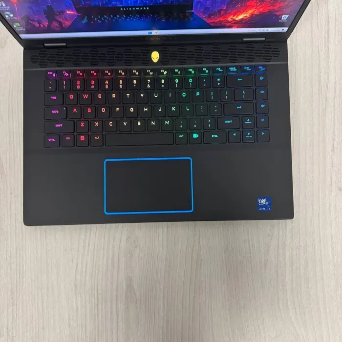 Ігровий ноутбук Dell Alienware m16 R2 / 16" (2560x1600) IPS / Intel Core Ultra 7 155H (16 (22) ядер по 1.4 - 4.8 GHz) / 16 GB DDR5 / 1000 GB SSD NVMe / nVidia GeForce RTX 4070, 8 GB GDDR6, 128-bit / WebCam б/в - зображення 7