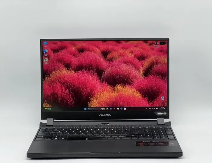 Ігровий ноутбук Б-класу Gigabyte Aorus 15G YC / 15,6" (1920x1080) IPS / Intel Core i7-10870H (8 (16) ядер по 2,2 - 5,0 ГГц) / 32 ГБ DDR4 / 480 ГБ SSD NVMe / nVidia GeForce RTX 3080, 16 ГБ GDDR6, 256-біт / WebCam б/в - зображення 2