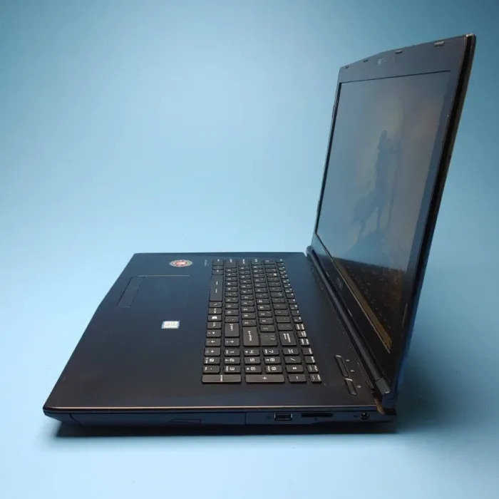 Ігровий ноутбук MSI GE72VR 7RF Apache Pro / 17.3" (1920x1080) TN / Intel Core i7-7700HQ (4 (8) ядра по 2.8 - 3.8 GHz) / 16 GB DDR4 / 512 GB SSD / nVidia GeForce GTX 1050, 2 GB GDDR5, 192-bit / WebCam / Win 10 Home б/в - зображення 4