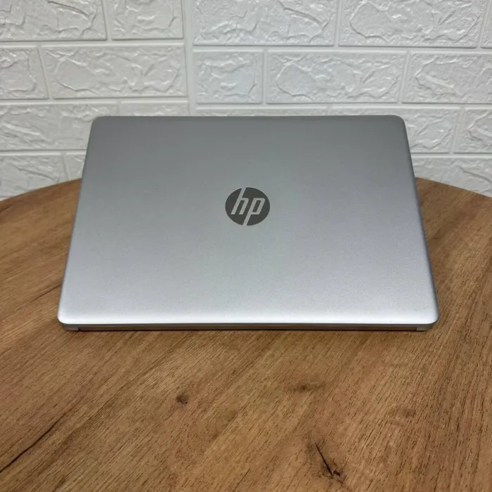 Ноутбук Б-клас HP 14-dk1025wm / 14" (1366x768) TN / AMD Ryzen 3 3300U (4 ядра по 2.1 - 3.5 GHz) / 8 GB DDR4 / 120 GB SSD / AMD Radeon Vega 6 Graphics / WebCam б/в - зображення 3