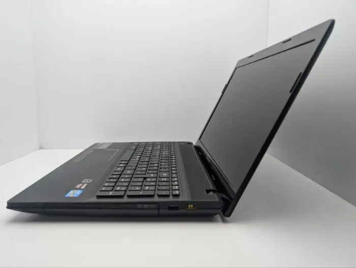 Ноутбук Lenovo G500 / 15.6" (1366x768) TN / Intel Core i5-3230M (2 (4) ядра по 2.6 - 3.2 GHz) / 8 GB DDR3 / 750 GB HDD / AMD Radeon HD 8770M, 2 GB GDDR5, 128-bit / WebCam / DVD-ROM б/в - зображення 5