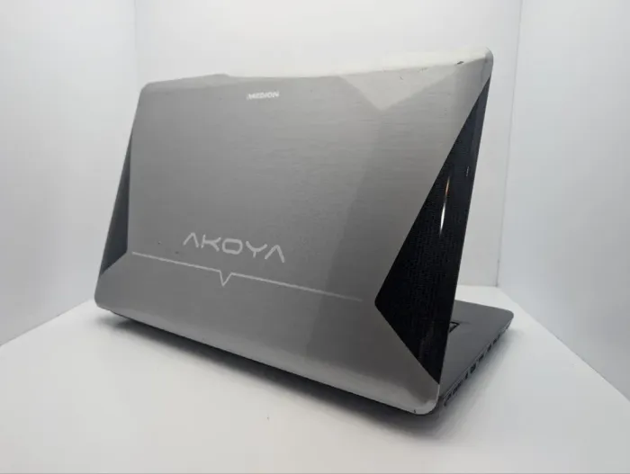 Ноутбук Medion Akoya P7618 / 17.3" (1600x900) TN / Intel Core i5-480M (2 (4) ядра по 2.66 - 2.93 GHz) / 6 GB DDR3 / 750 GB HDD / nVidia GeForce GT 540M, 1 GB GDDR3, 128-bit / WebCam / АКБ не тримає б/в - зображення 8