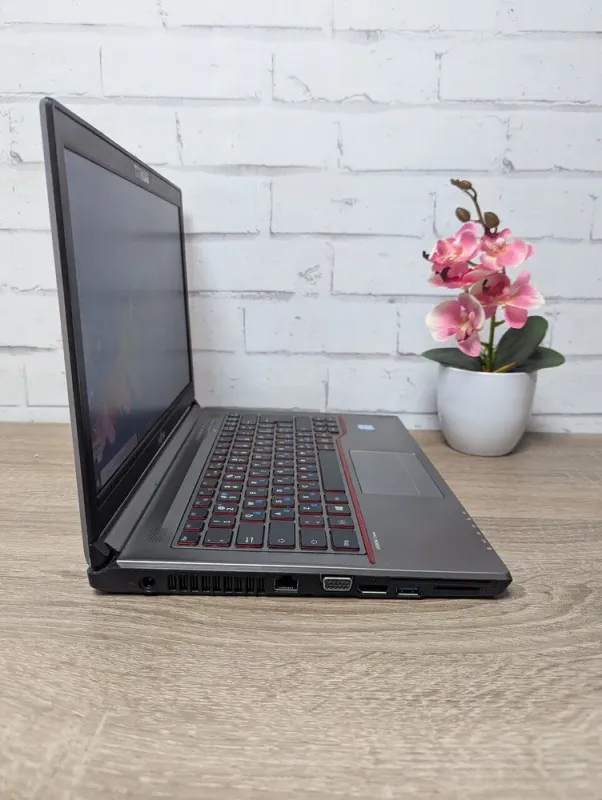Ноутбук Б-клас Fujitsu LifeBook E746 / 14" (1366x768) TN / Intel Core i5-6200U (2 (4) ядра по 2.3 - 2.8 GHz) / 8 GB DDR4 / 128 GB SSD / Intel HD Graphics 520 / WebCam б/в - зображення 5