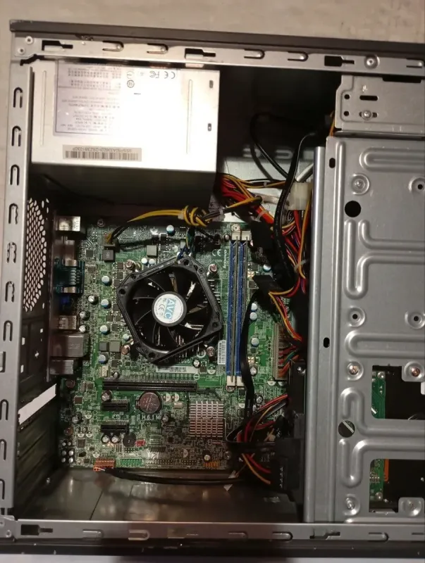ПК Б-клас Lenovo ThinkCentre M72e Tower / Intel Core i5-3470 (4 ядра по 3.2 - 3.6 GHz) / 8 GB DDR3 / 120 GB SSD + 250 GB HDD / Intel HD Graphics 2500 б/в - зображення 5