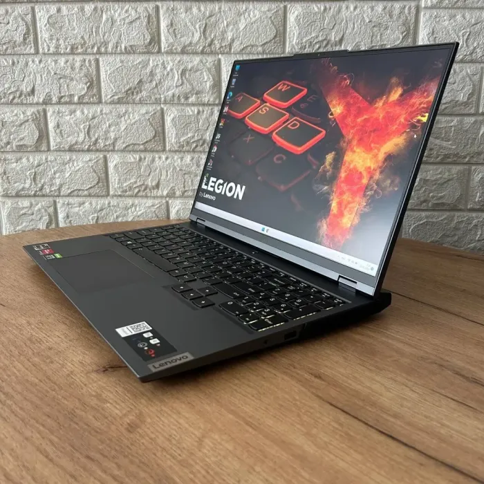 Ігровий ноутбук Lenovo Legion 5 Pro 16ACH6H / 16" (2560x1600) IPS / AMD Ryzen 7 5800H (8 (16) ядер по 3.2 - 4.4 GHz) / 16 GB DDR4 / 1000 GB SSD / nVidia GeForce RTX 3070, 8 GB GDDR6, 256-bit / WebCam б/в - зображення 5