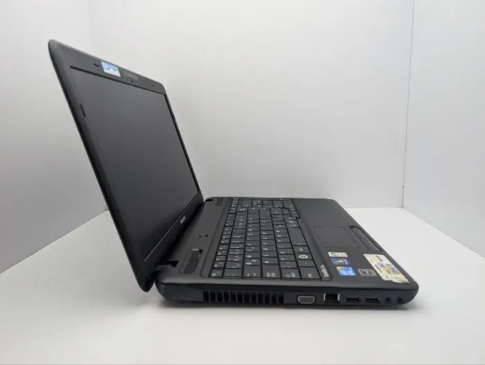 Ноутбук Toshiba Satellite Pro C660 / 15.6" (1366x768) TN / Intel Core i3-380M (2 (4) ядра по 2.53 GHz) / 6 GB DDR3 / 120 GB SSD / Intel HD Graphics / WebCam / DVD-ROM б/в - зображення 4