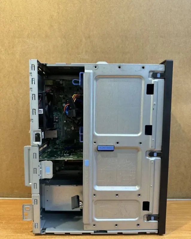 Ігровий ПК Dell OptiPlex 7050 Tower / Intel Core i7-7700 (4 (8) ядра по 3,6 - 4,2 ГГц) / 16 ГБ DDR4 / 240 ГБ SSD / AMD Radeon R7 450, 4 ГБ GDDR5, 128-біт / 240 Вт / DVD-ROM / DisplayPort б/в - зображення 7