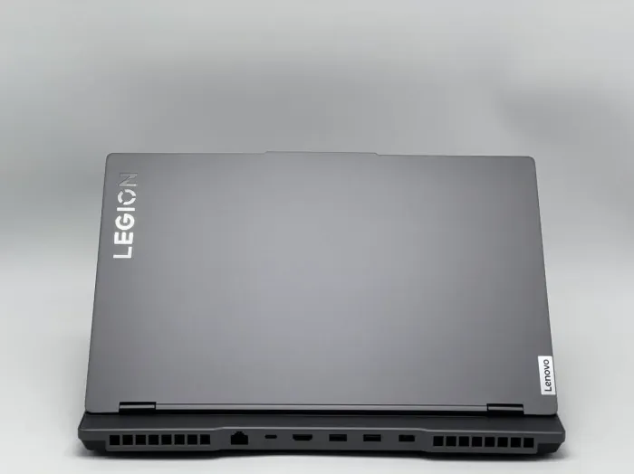 Ігровий ноутбук Lenovo Legion 5 15ARP8 / 15,6" (2560x1440) IPS / AMD Ryzen 7 7735HS (8 (16) ядер 3,2 - 4,75 ГГц) / 16 ГБ DDR5 / 960 ГБ SSD / nVidia GeForce RTX 4060, 8 ГБ GDDR6, 128-біт / Веб-камера б/в - зображення 5