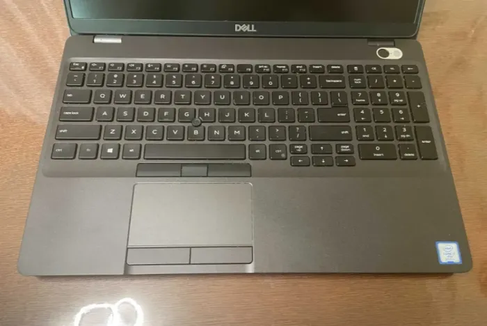 Ігровий ноутбук Dell Latitude 5500 / 15.6" (1920x1080) IPS / Intel Core i7-8665U (4 (8) ядра по 1.9 - 4.8 GHz) / 8 GB DDR4 / 256 GB SSD / AMD Radeon 540X, 2 GB GDDR5, 64-bit / WebCam б/в - зображення 4
