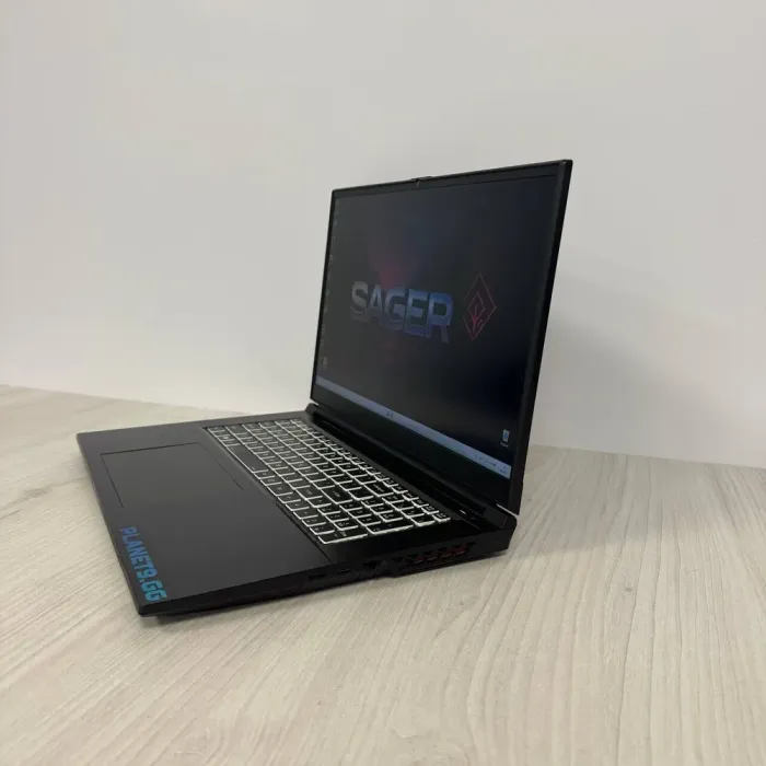 Ігровий ноутбук Б-клас Sager NP70SNE / 17.3" (1920x1080) IPS / Intel Core i9-13900HX (24 (32) ядра по 2.2 - 5.4 GHz) / 16 GB DDR5 / 512 GB SSD NVMe / nVidia GeForce RTX 4070, 8 GB GDDR6, 128-bit / WebCam б/в - зображення 5