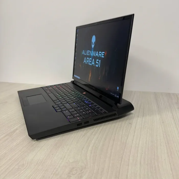 Ігровий ноутбук Б-класу Dell Alienware Area-51m / 17,3" (1920x1080) IPS / Intel Core i7-9700K (8 ядер по 3,6 - 4,9 ГГц) / 32 ГБ DDR4 / 256 ГБ SSD NVMe + 2000 ГБ HDD / nVidia GeForce RTX 2080, 8 ГБ GDDR6, 256-біт / WebCam б/в - зображення 5