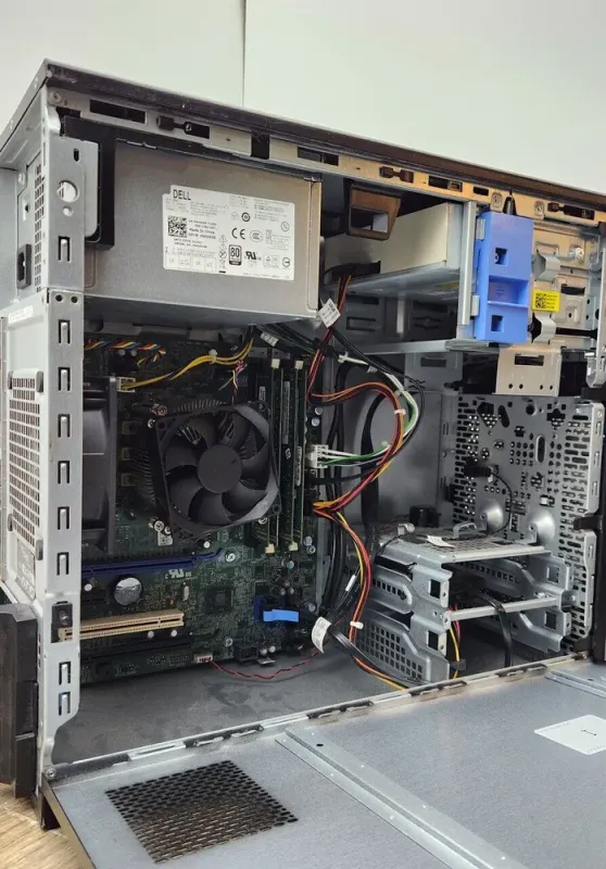 Комп'ютер Dell OptiPlex 9020 Tower / Intel Core i5-4590 (4 ядра по 3.3 - 3.7 GHz) / 8 GB DDR3 / 120 GB SSD / Intel HD Graphics 4600 / DVD-ROM б/в - зображення 5