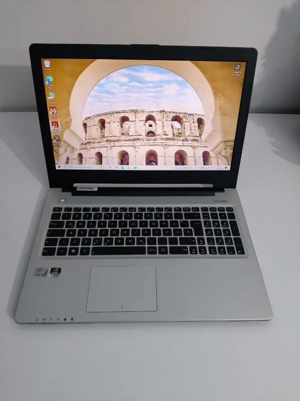 Ноутбук Б-клас Asus K56CM / 15.6" (1366x768) TN / Intel Core i5-3317U (2 (4) ядра по 1.7 - 2.6 GHz) / 12 GB DDR3 / 240 GB SSD / nVidia GeForce GT 635M, 2 GB GDDR3, 128-bit / WebCam / DVD-ROM б/в - зображення 2