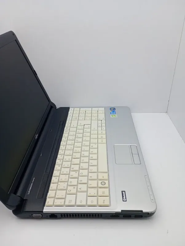 Ноутбук Fujitsu LifeBook A530 / 15.6" (1366x768) TN / Intel Core i3-350M (2 (4) ядра по 2.26 GHz) / 8 GB DDR3 / 250 GB HDD / Intel HD Graphics / WebCam б/в - зображення 3