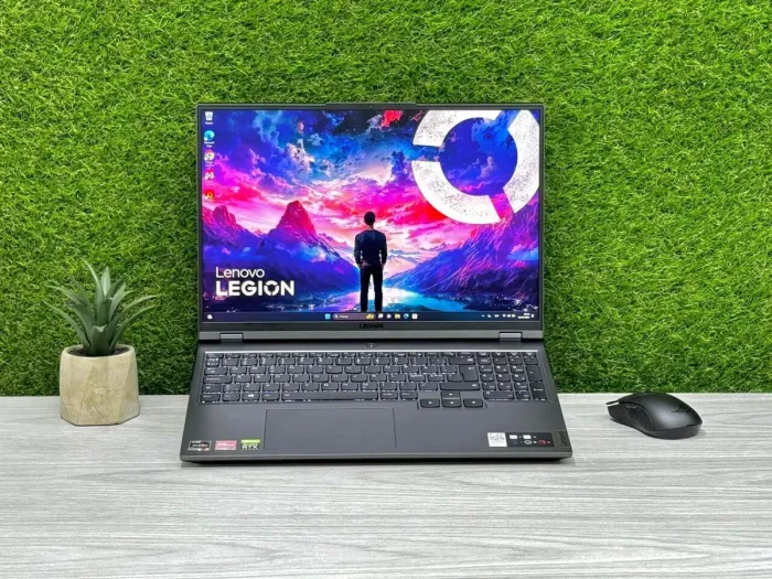 Ігровий ноутбук Lenovo Legion 5 Pro 16ACH6H / 16" (2560x1600) IPS / AMD Ryzen 7 5800H (8 (16) ядер по 3.2 - 4.4 GHz) / 16 GB DDR4 / 1000 GB SSD / nVidia GeForce RTX 3070, 8 GB GDDR6, 256-bit / WebCam / Win 11 Home б/в - зображення 2