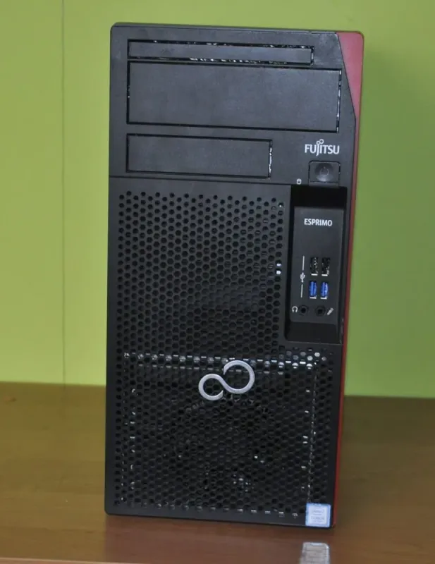 Комп'ютер Б-клас Fujitsu Esprimo P957 E90 Tower / Intel Core i5-6500 (4 ядра по 3.2 - 3.6 GHz) / 8 GB DDR4 / 120 GB SSD + 250 GB HDD / Intel HD Graphics 530 б/в - зображення 2
