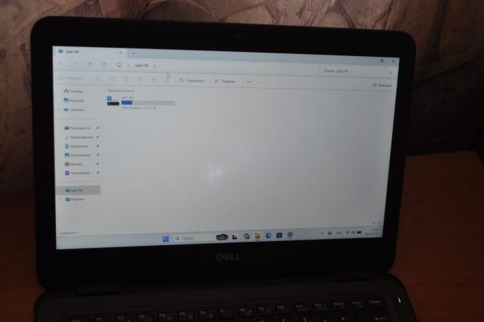 Ноутбук Б-клас Dell Latitude 3310 / 13,3" (1920x1080) TN / Intel Core i3-8145U (2 (4) ядра по 2,1 - 3,9 ГГц) / 8 ГБ DDR4 / 240 ГБ SSD M.2 / Intel UHD Graphics / WebCam / Windows 11 Pro Education б/в - зображення 3