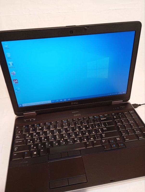Ноутбук Б-клас Dell Latitude E6540 / 15.6" (1366x768) TN / Intel Core i5-4300M (2 (4) ядра по 2.6 - 3.3 GHz) / 8 GB DDR3 / 240 GB SSD / Intel HD Graphics 4600 / WebCam / DVD-RW б/в - зображення 2