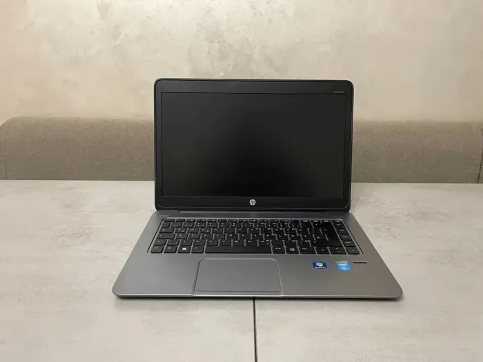 Ультрабук HP EliteBook Folio 1040 G1 / 14" (1600x900) TN / Intel Core i5-4310U (2 (4) ядра по 2.0 - 3.0 GHz) / 8 GB DDR3 / 256 GB SSD / Intel HD Graphics 4400 / DisplayPort / 4G LTE б/в - зображення 5