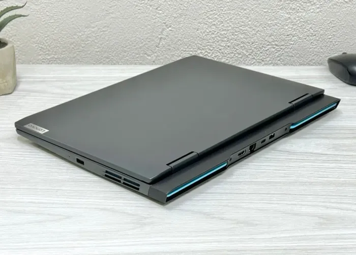 Ігровий ноутбук Lenovo IdeaPad Gaming 3 15ARH7 / 15.6" (1920x1080) IPS / AMD Ryzen 5 6600H (6 (12) ядер по 3.3 - 4.5 GHz) / 16 GB DDR5 / 1000 GB SSD M.2 / nVidia GeForce RTX 3050, 4 GB GDDR6, 128-bit / WebCam / Win 11 Home б/в - зображення 6