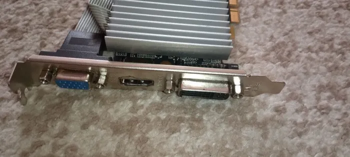 Дискретна відеокарта nVidia GeForce 210, 1 GB DDR3, 64-bit / 1x DVI, 1x HDMI, 1x VGA б/в - зображення 4