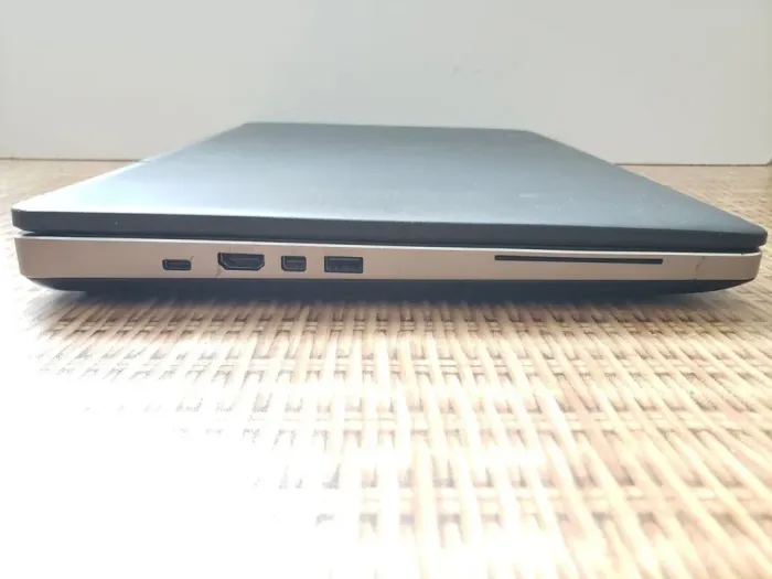 Мобільна робоча станція Dell Precision 7520 / 15.6" (1920x1080) TN / Intel Core i7-6820HQ (4 (8) ядра по 2.7 - 3.6 GHz) / 32 GB DDR4 / 256 GB SSD M.2 + 750 GB HDD / nVidia Quadro M2200, 4 GB GDDR5, 128-bit / WebCam б/в - зображення 4