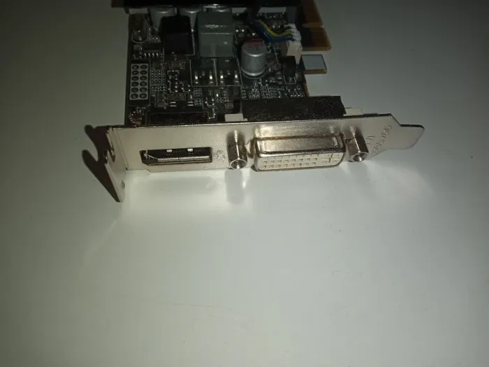 Дискретна відеокарта nVidia GeForce GT 630, 2 GB DDR3, 128-bit / 1x DVI, 1x DispleyPort б/в - зображення 4