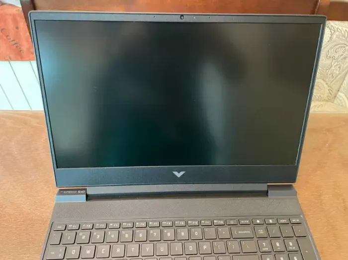 Ігровий ноутбук HP Victus 15-fb0015nr / 15.6" (1920x1080) IPS / AMD Ryzen 5 5600H (6 (12) ядер 3.3 - 4.2 GHz) / 8 GB DDR4 / 512 GB SSD / AMD Radeon RX 6500M, 4 GB GDDR6, 64-bit / WebCam б/у - зображення 5