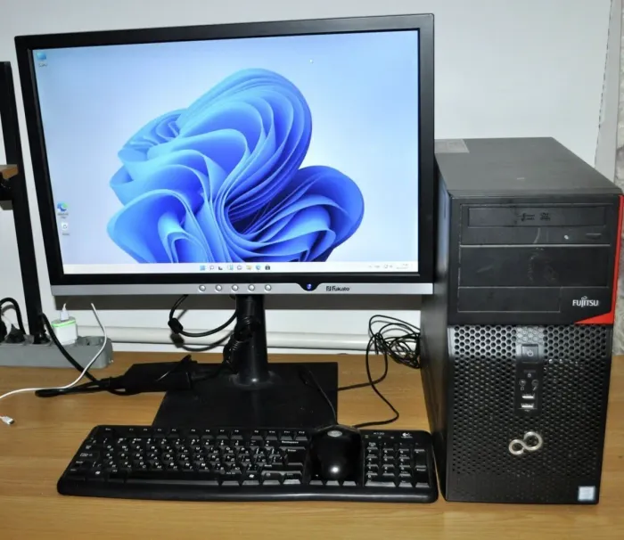 Комплект ПК: Fujitsu Esprimo P556 E85+ Tower / Intel Core i3-6100 (2 (4) ядра по 3.7 GHz) / 8 GB DDR4 / 120 GB SSD NEW / Intel HD Graphics 530 + Монітор Б-клас 22" (1680x1050) TN / VGA, DVI / Різні бренди б/в - зображення 2