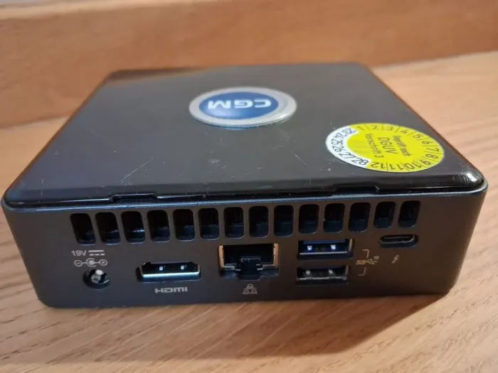Неттоп Intel NUC NUC8BEK USFF / Intel Core i5-8259U (4 (8) ядра по 2.3 - 3.8 GHz) / 16 GB DDR4 / 256 GB SSD M.2 / Intel Iris Plus Graphics 655 / USB 3.1 / HDMI / Wi-Fi б/в - зображення 3