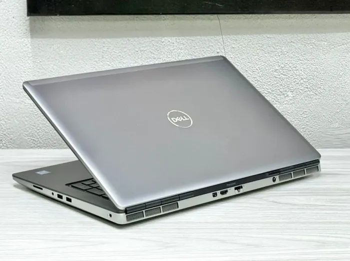 Мобільна робоча станція Dell Precision 7750 / 17.3" (3840x2160) IPS / Intel Xeon W-10855M (6 (12) ядер по 2.8 - 5.1 GHz) / 32 GB DDR4 / 1000 GB SSD M.2 / nVidia Quadro RTX 4000, 6 GB GDDR6, 256-bit / WebCam / Win 11 Pro б/в - зображення 7
