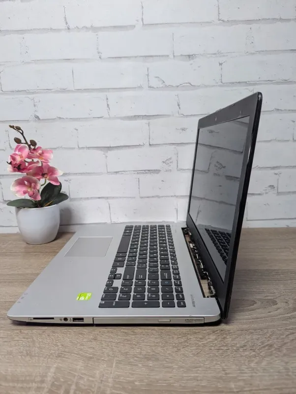 Ноутбук Б-клас Asus R553L / 15.6" (1366x768) TN / Intel Core i7-4500U (2 (4) ядра по 1.8 - 3.0 GHz) / 12 GB DDR3 / 360 GB SSD / nVidia GeForce GT 840M, 2 GB GDDR3, 64-bit / WebCam / DVD-ROM б/в - зображення 7