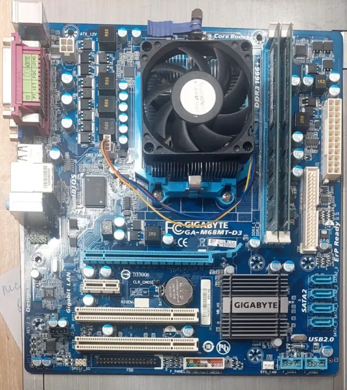 Комплект: Материнська плата Gigabyte GA-M68MT-D3 / AM3 / AMD Athlon II X2 250 (2 ядра по 3.0 GHz) / 8 GB DDR3 + Кулер б/в - зображення 2