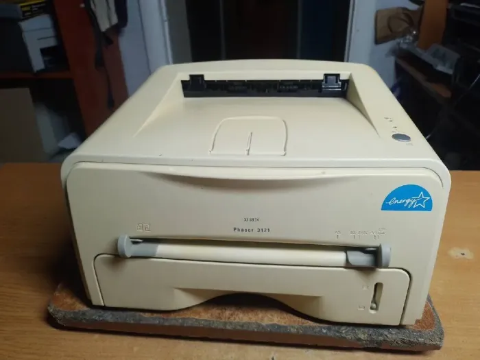 Принтер Б-клас Xerox Phaser 3121 / Лазерний монохромний друк / 600 x 600 dpi / A4 / 16 стор/хв / USB 1.1, LPT б/в - зображення 2
