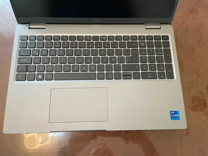 Мобільна робоча станція Dell Precision 3581 / 15,6" (1920x1080) IPS / Intel Core i7-13800H (14 (20) ядер по 4.0 - 5.2 GHz) / 32 GB DDR5 / 512 GB SSD / nVidia RTX A1000, 6 GB GDDR6, 96-bit / WebCam б/в - изображение 4